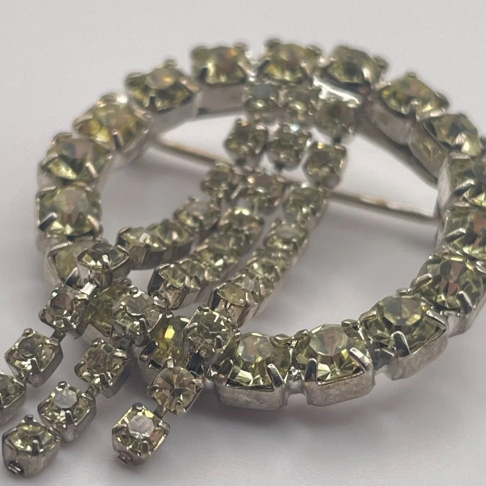 Vintage Mid Century Pale Yellow Rhinestone Circle Trembler Dangle Brooch Pin